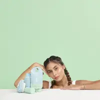 Mencoba rangkaian Dew It Hygiene Line, solusi perawatan tubuh untuk kamu yang punya segudang aktivitas. (Foto: Dew It).