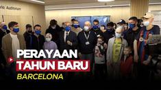 Berita Video, Xavi Hernandez Beserta Pemain Barcelona Rayakan Tradisi Tahun Baru di Rumah Sakit Anak pada Senin (3/1/2023)
