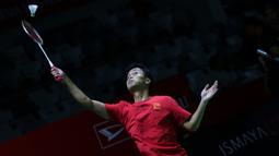 Pebulutangkis tunggal putra Indonesia, Anthony Sinisuka Ginting saat melakukan latihan menjelang Indonesia Masters 2023 yang berlangsung di Istora Senayan, Jakarta, Senin (23/01/2023). (Bola.com/Bagaskara Lazuardi)