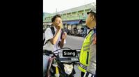 Viral Murid SMA Pura-Pura Bisu Saat Ditilang, Malamnya Kegep Nyanyi Sambil Gitaran. Foto: Twitter @Sopir_Idiot.