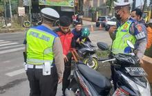 10 Gambaran Imbauan Berkendara di Tepi Jalan yang Menghibur, Aman, dan Menenangkan