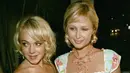 Paris Hilton bahkan pernah mengatakan bahwa ia dan Britney Spears tak pernah mengajak Lindsay Lohan bergabung dengan mereka. (Metro)