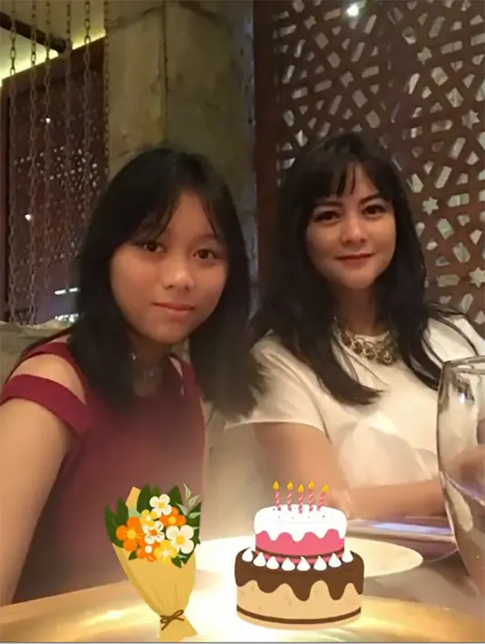 "Apalagi sekarang senang naik  gunung ya, jadi aku lebih, udah nggak mikirin kayak gitu," sambung Moudy. [Instagram/maudywhilhelmina]