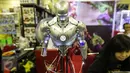 Sebuah miniatur superhero Iron Man dipajang dalam pameran The 13th Toys & Comics Fair 2017 di Balai Kartini, Jakarta, Sabtu (11/2). Acara juga dimeriahkan dengan beberapa kopi darat dari para komunitas komik. (Liputan6.com/Fery Pradolo)
