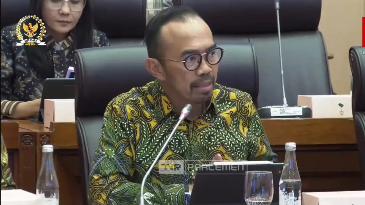 Direktur Utama Pertamina Patra Niaga, Riva Siahaan saat Rapat Dengar Pendapat dengan Komisi XII DPR RI, Kamis (20/2/2025). (Foto: tangkapan layar/Arief RH)