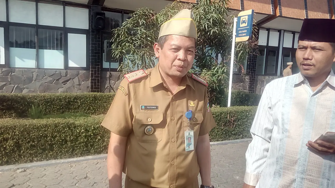 Kepala Dinas Pendidikan Garut Totong dan Ketua FKDT Garut Iim Komarudin