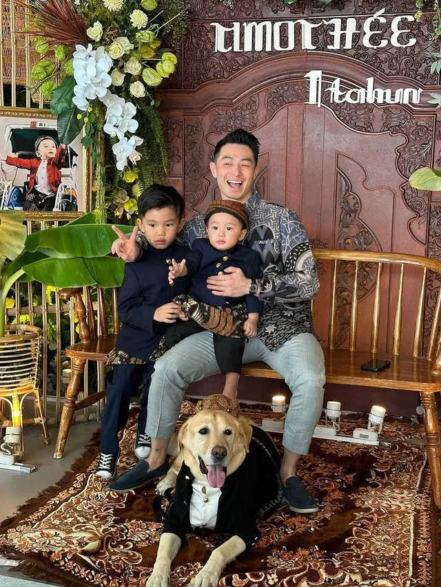 6 Potret Ultah Anak Chef Arnold Bertema Adat Jawa, Reynold Poernomo Hadir