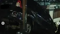 Kecelakaan, Mobil Ini Ditinggal Pengemudinya di Jaksel