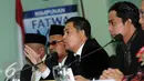 Koordinator Tim Advokasi Pandangan dan Sikap Keagamaan MUI, Ahmad Yani (ketiga kiri) memberi keterangan usai menggelar pertemuan di Jakarta, Senin (14/11). Pertemuan untuk merumuskan pandangan dalam membantu fatwa MUI. (Liputan6.com/Helmi Fithriansyah)