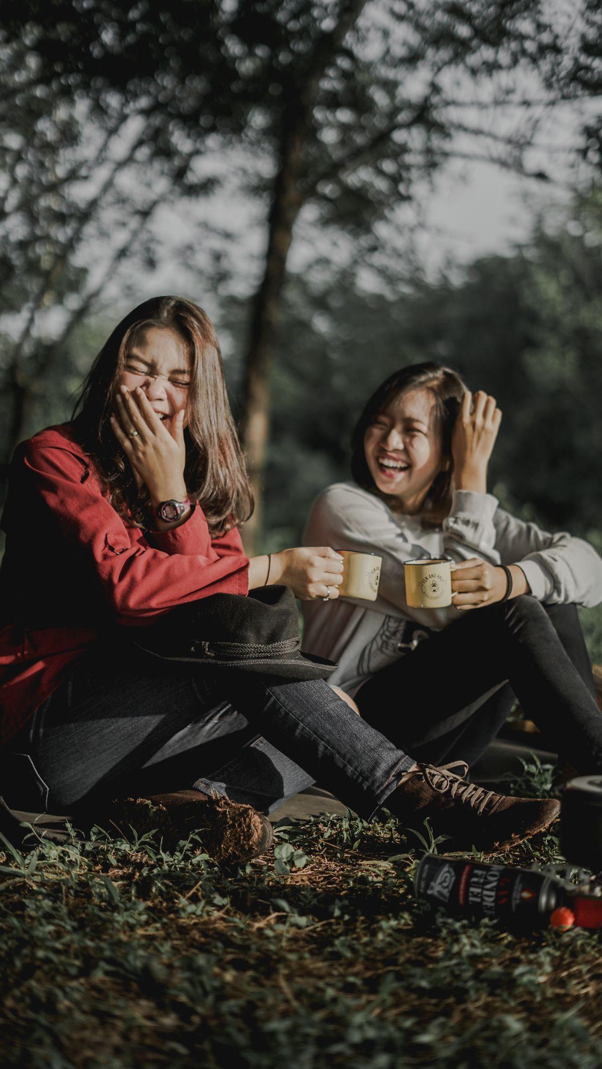 Dengan spontan wanita itu melirik sinis ke arah si tukang becak : "Biarin…daripada lu tukang becak! eetddaahhhh!"