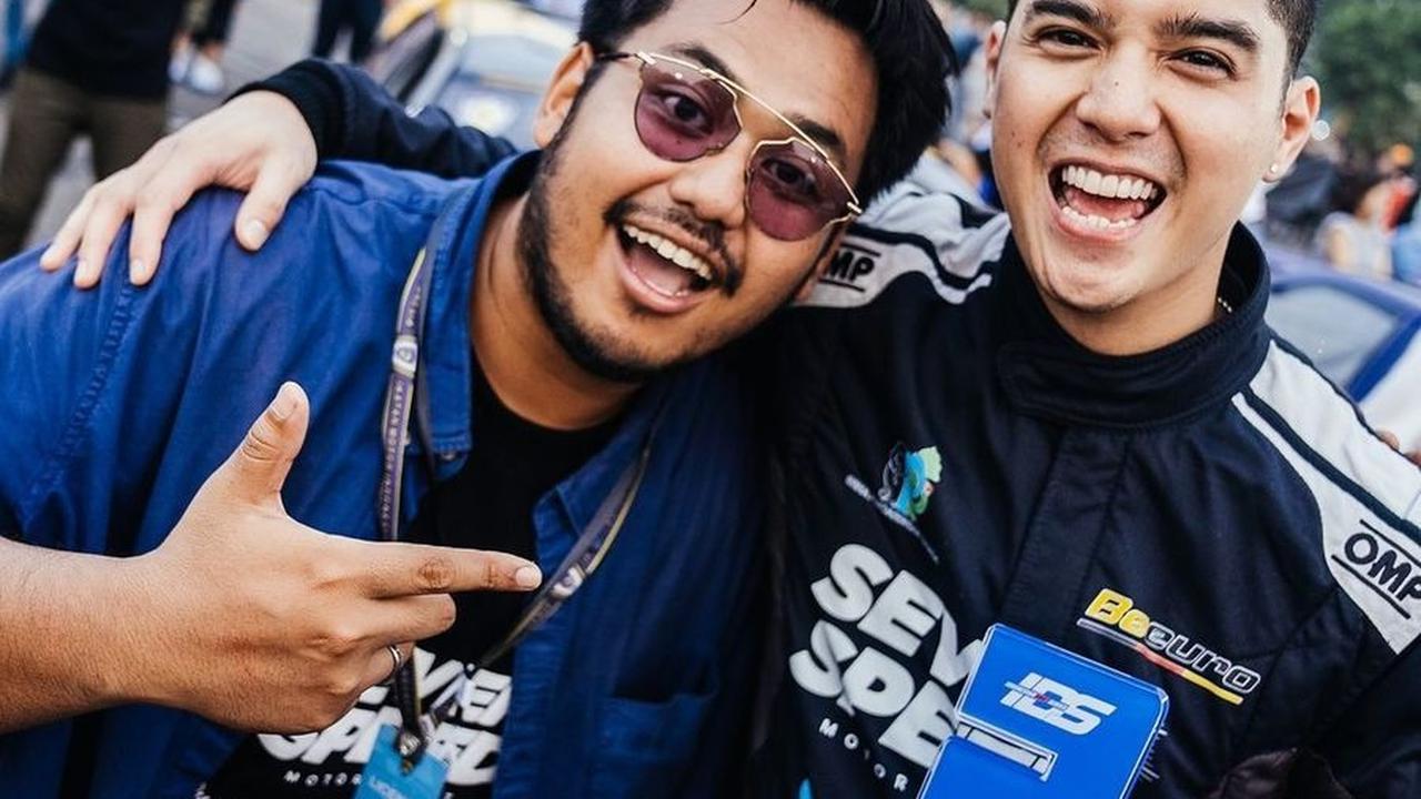 Dalam unggahannya di Instagram, Al menulis, "Thank you coach @mikomahaputraa atas kerja kerasnya hingga kita bisa meraih podium lagi. Terima kasih juga untuk semua tim Seven Speed, we did it!!"<br>