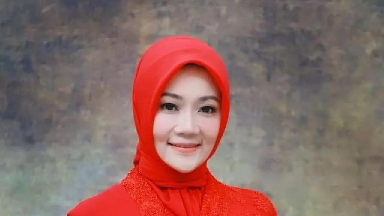 Dr. Hj. Atalia Praratya, S.IP.,M.I.Kom
