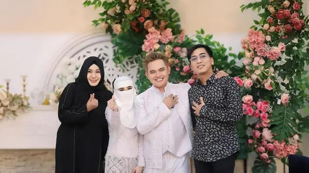 Rujuk Usai 6 Bulan Cerai, 8 Potret Dodhy Kangen Band dan Ayu Rizki Nikah Lagi