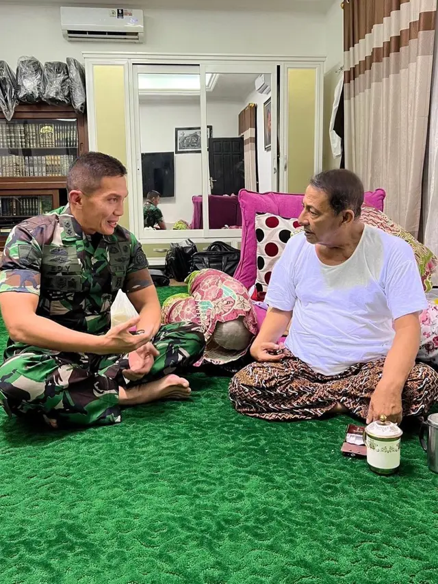 Letkol Marinir Edy Effendi kunjungi Habib Luthfi bin Yahya yang ada di Pekalongan, Jawa Tengah.