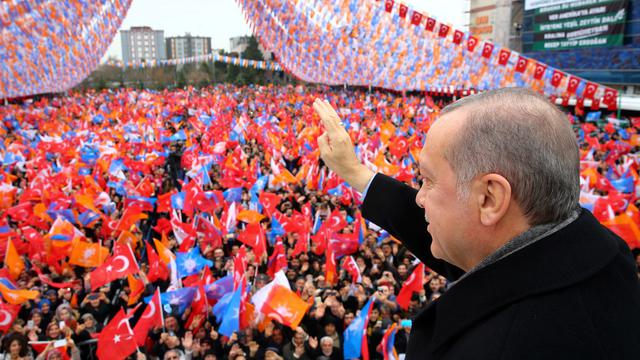 Dukungan Warga Turki untuk Tentaranya yang Perangi Kurdi di Suriah