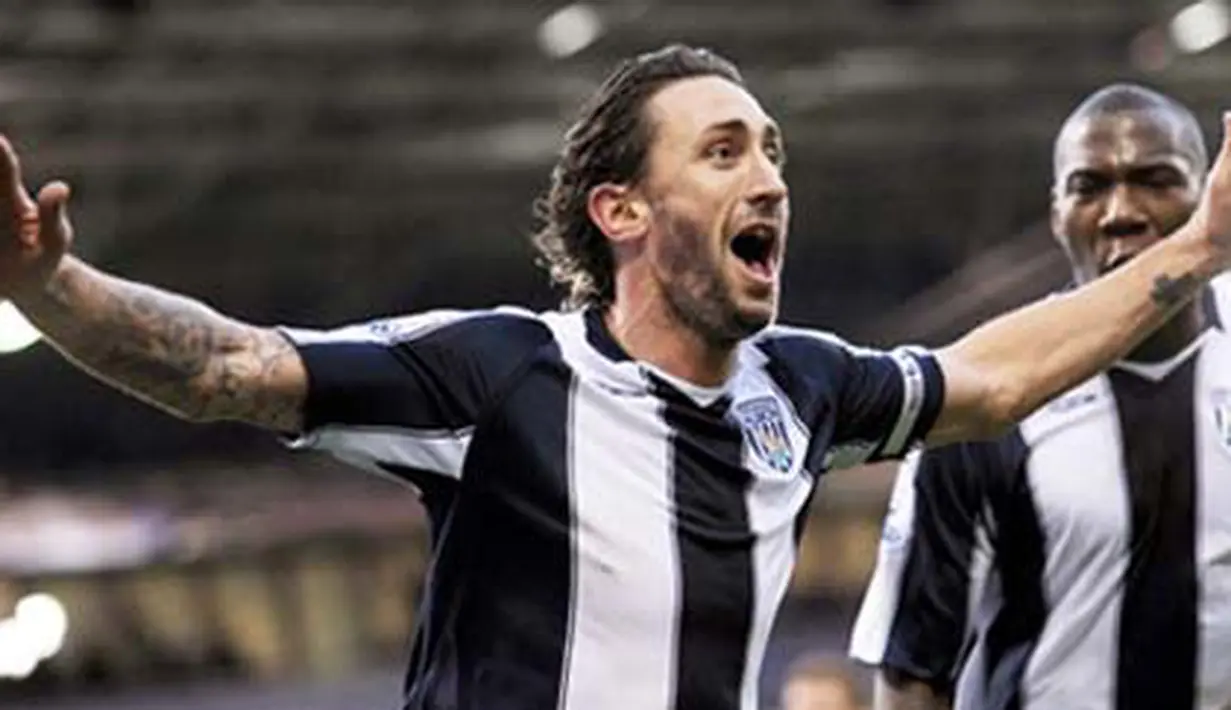 West Bromwich Albion&#039;s midfielder Jonathan Greening celebrates after scoring the opening goal during the English Premier league football match against Portsmouth at The Hawthorns on December 7, 2008. AFP PHOTO/ANDREW YATES