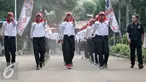 Anggota Pasukan Pengibar Bendera Pusaka (Paskibraka) berlatih di Lapangan Pusat Pemberdayaan Pemuda dan Olahraga Nasional (PP PON) Cibubur, Jakarta, Kamis (11/8). (Liputan6.com/Yoppy Renato)
