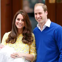 Kate Middleton bahagia menyambut anak ketiganya dengan William (via HollywoodLife)