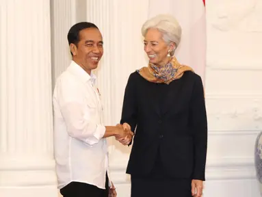 Presiden Joko Widodo (Jokowi) menerima kunjungan Direktur Pelaksana Dana Moneter Internasional (IMF) Christine Lagarde di Istana Merdeka, Senin (26/2). Kunjungan terkait dengan IMF-World Bank Annual Meeting Oktober 2018 di Bali (Liputan6.com/Angga Yuniar)
