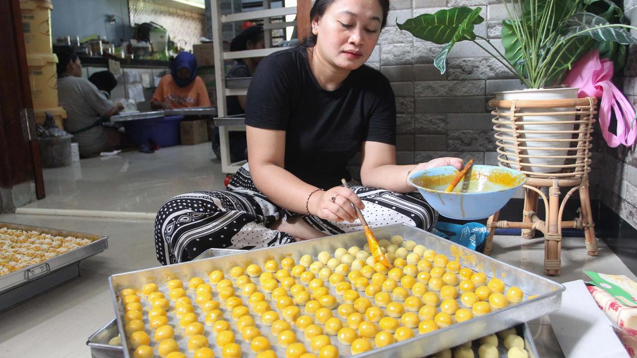 FOTO: Produksi Kue Lebaran Kampung Nastar Meningkat Jelang Lebaran