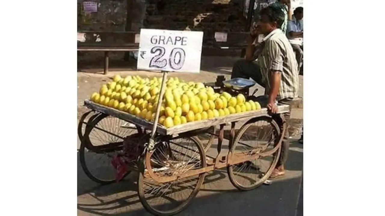 6 Cara Unik Orang Jualan Buah Ini Anti Mainstream Nyeleneh Banget