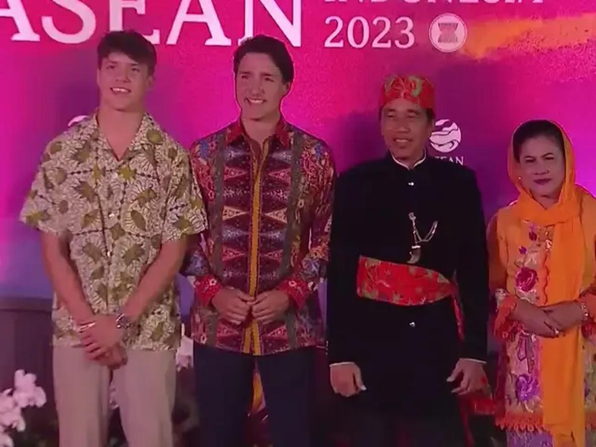 Pisah dari Istri, Justin Trudeau Ditemani Anak