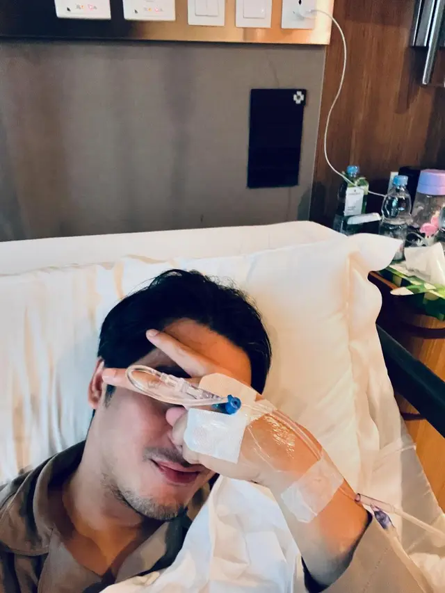 6 Potret Ricky Harun Dirawat di RS karena Peradangan Sinus,