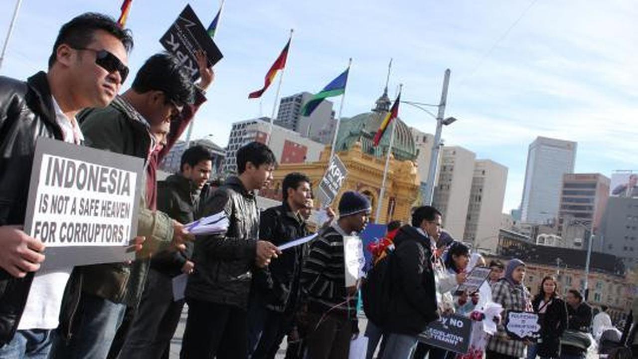 Aksi warga Indonesia di Australia saweran gedung KPK