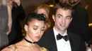 FKA Twigs dan Robert Pattinson putus pada Oktober 2017 setelah bersama selama lebih dari 2 tahun dan bertunangan di awal 2015. (Entertainment Tonight)