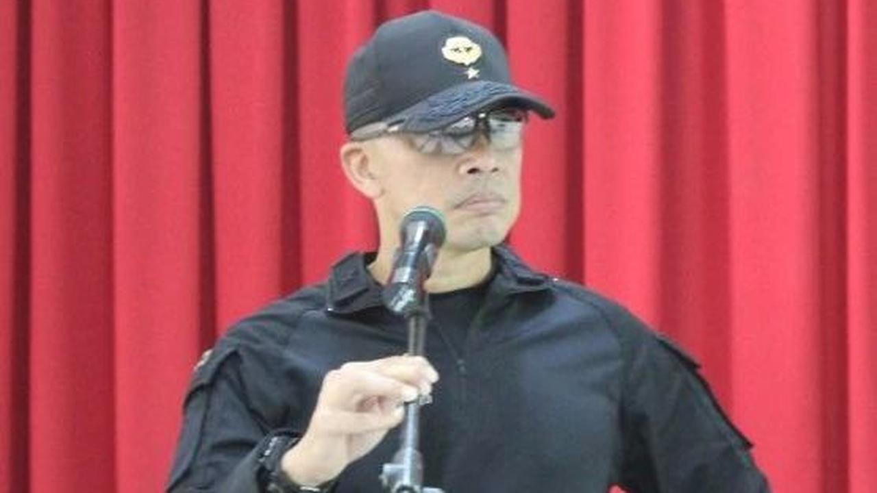 Setelah lulus dari Akmil, Lucky melanjutkan pendidikan ke Sekolah Combat Intel, Kursus Komando dan Kursus Intensif Bahasa Inggris (KIBI).