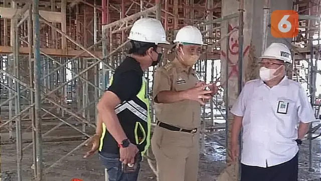 Kepala BPPW Sulsel Ahmad Asiri dan Bupati Wajo Amran saat meninjau proyek Pasar Tempe (Liputan6.com/Istimewa)