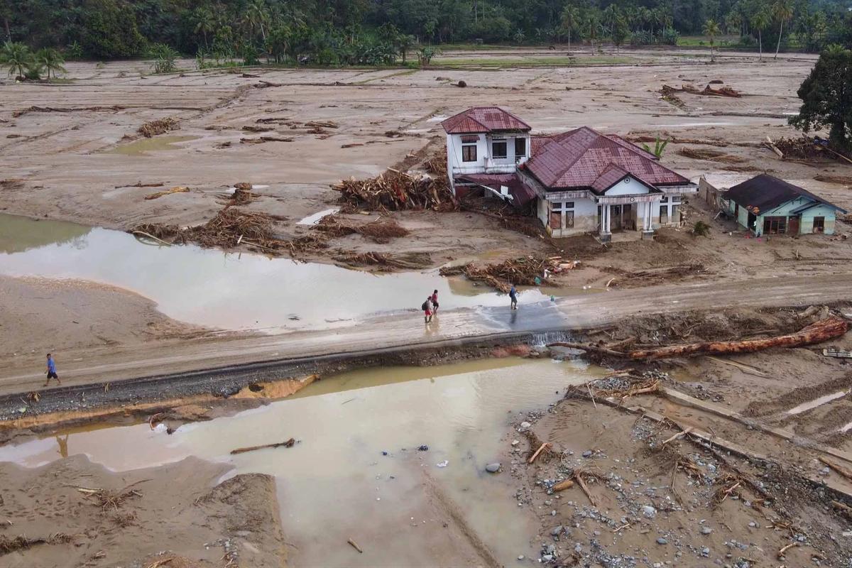 FOTO: Kerusakan Parah Akibat Banjir Bandang di Batang Toru, Tapanuli Selatan