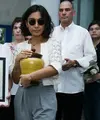 Yvonne Winarno, istri presenter acara kuliner Bondan Winarno berusaha ikhlas melepas kepergian suaminya. Yvonne mengaku lega setelah sang suami menghembuskan napas terakhirnya pada Rabu (29/11/2017). (Nurwahyunan/Bintang.com)