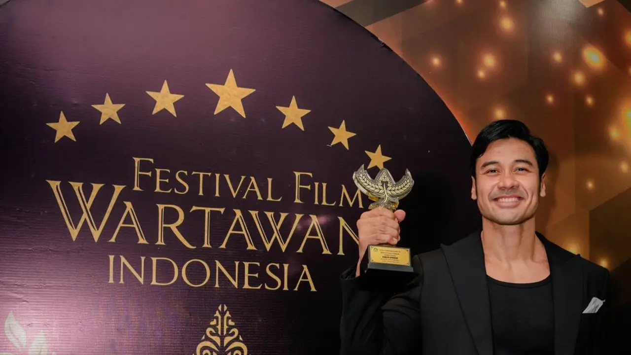 Chicco Jerikho sukses membawa pulang penghargaan sebagai "Aktor Utama Terbaik" dalam ajang Festival Film Wartawan Indonesia 2024