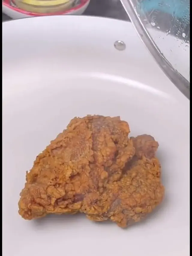 Cara Menghangatkan Ayam Goreng Krispi yang Mudah dan Efektif, Cukup dengan Es Batu