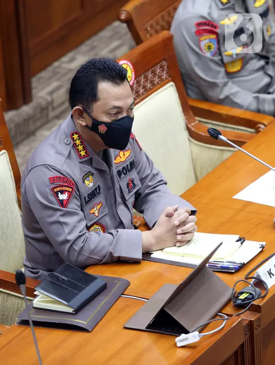 Kapolri Jenderal Listyo Sigit Prabowo saat rapat kerja dengan Komisi III DPR di Kompleks Parlemen, Jakarta, Rabu (16/6/2021). Rapat membahas realisasi program prioritas Kapolri, pengungkapan kasus-kasus aktual, dan tindak lanjut atas pengaduan masyarakat. (Liputan6.com/Angga Yuniar)