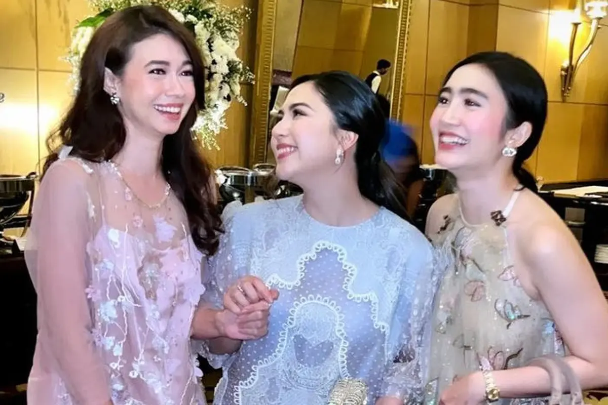 Yuki Kato, Jessica Mila, Febby Rastanty Bertemu di Kondangan
