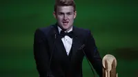 De Ligt mendapatkan Kopa Trophy (AP)