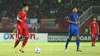 Witan Sulaeman saat duel Indonesia vs Thailand di penyisihan Grup A Piala AFF U-19 2018 di Stadion Gelora Delta, Sidoarjo, Senin (9/7/2018). (Bola.com/Aditya Wany)