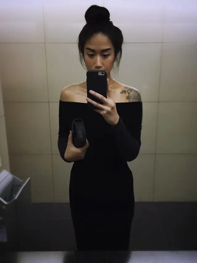 Sering Tampil Tomboi, Ini 6 Penampilan Chef Renatta yang Lebih Feminin