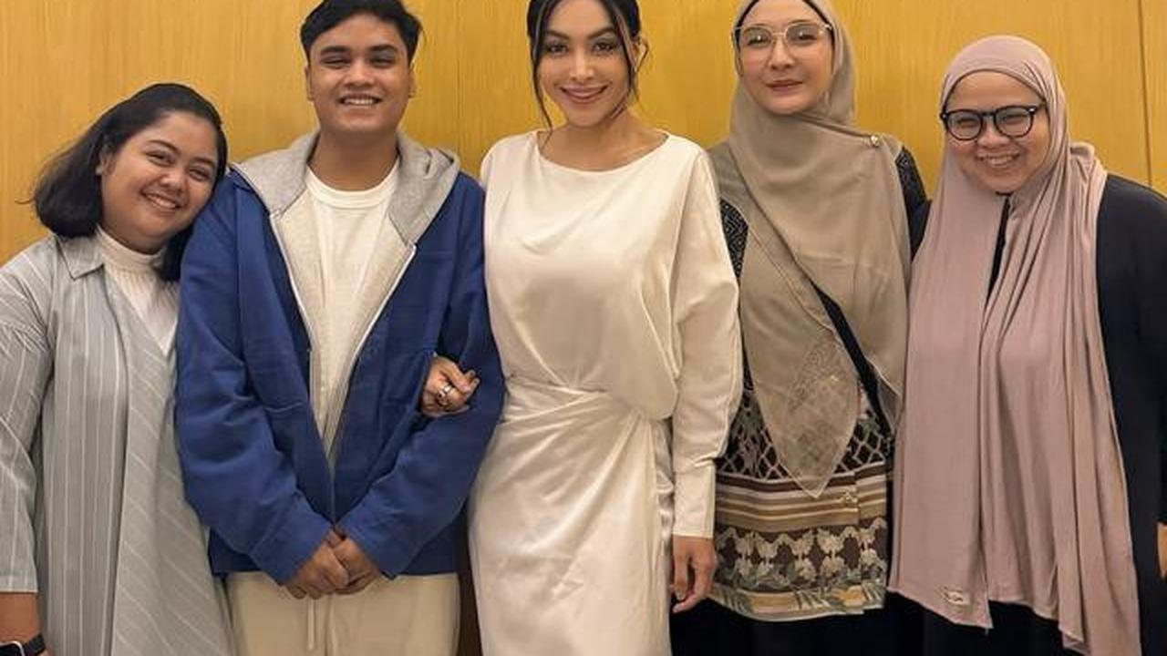 4 Potret Denada Bareng Ressa Rossano Jelang Lebaran, Bertemu Setelah Dapat Bimbingan Psikolog