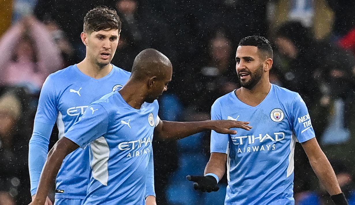 Duel dua pemuncak kasta tertinggi sepak bola Inggris tersaji di babak keempat Piala FA 2021/2022, Sabtu (5/2/2022). Manchester City di kubu Premier League berhasil menyingkirkan pemuncak Championship, Fulham via kemenangan 4-1 usai tertinggal lebih dahulu. (AFP/Paul Ellis)