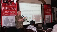 Ketua Umum Ikatan Konsultan Teknologi Informasi Indonesia sekaligus pendiri YaTTI, Teddy Sukardi, saat memaparkan keunggulan sistem operasi Ubuntu di Indonesia (Foto: YaTTI)