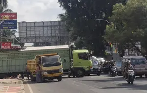 Truk Tersangkut di Jalan Raden Intan Lampung Picu Macet Panjang