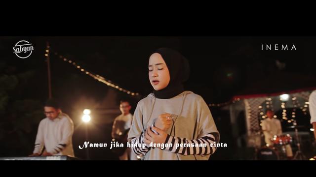 Baju Kembar Nissa Sabyan dan Ayus di Video Klip Jadi Sorotan