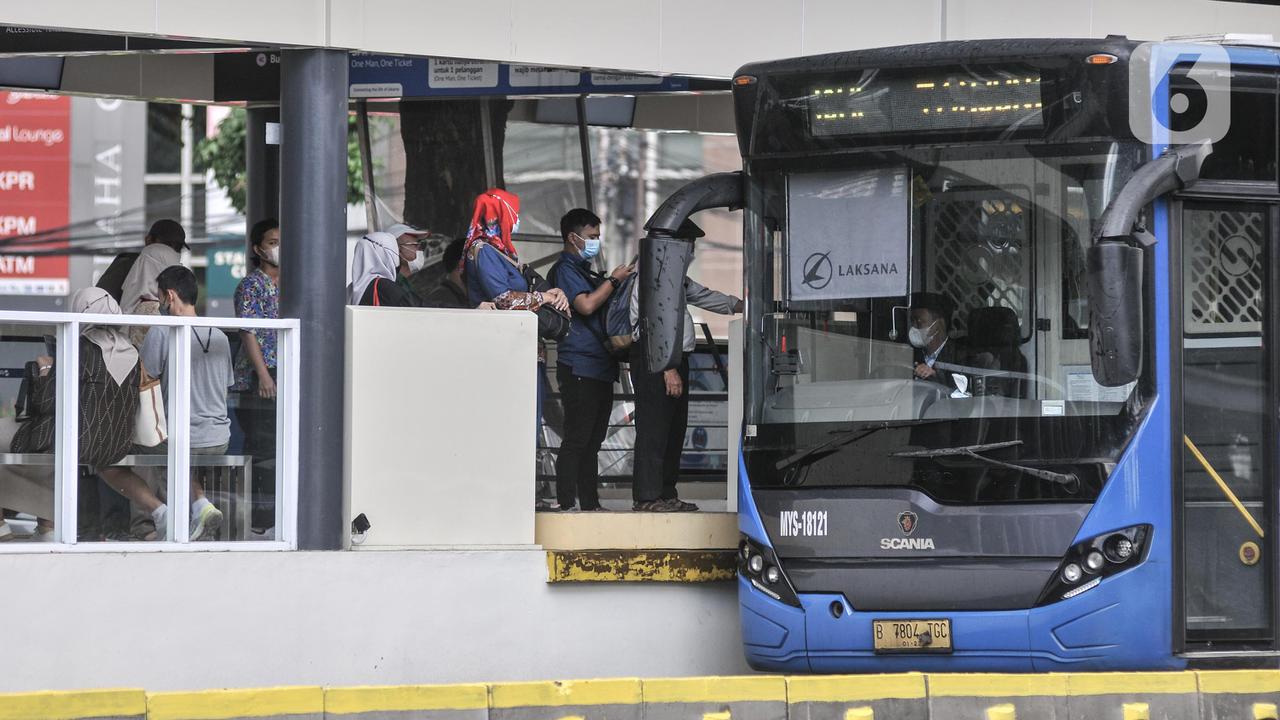 Bus Transjakarta Kembali Beroperasi 24 Jam