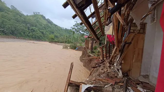 Sungai Meluap Picu Banjir di Sukabumi