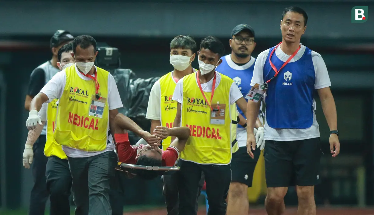 <p>Marselino Ferdinan kemudian digantikan oleh Muhammad Ferrari sebelum babak pertama selesai. (Bola.com/Bagaskara Lazuardi)</p>