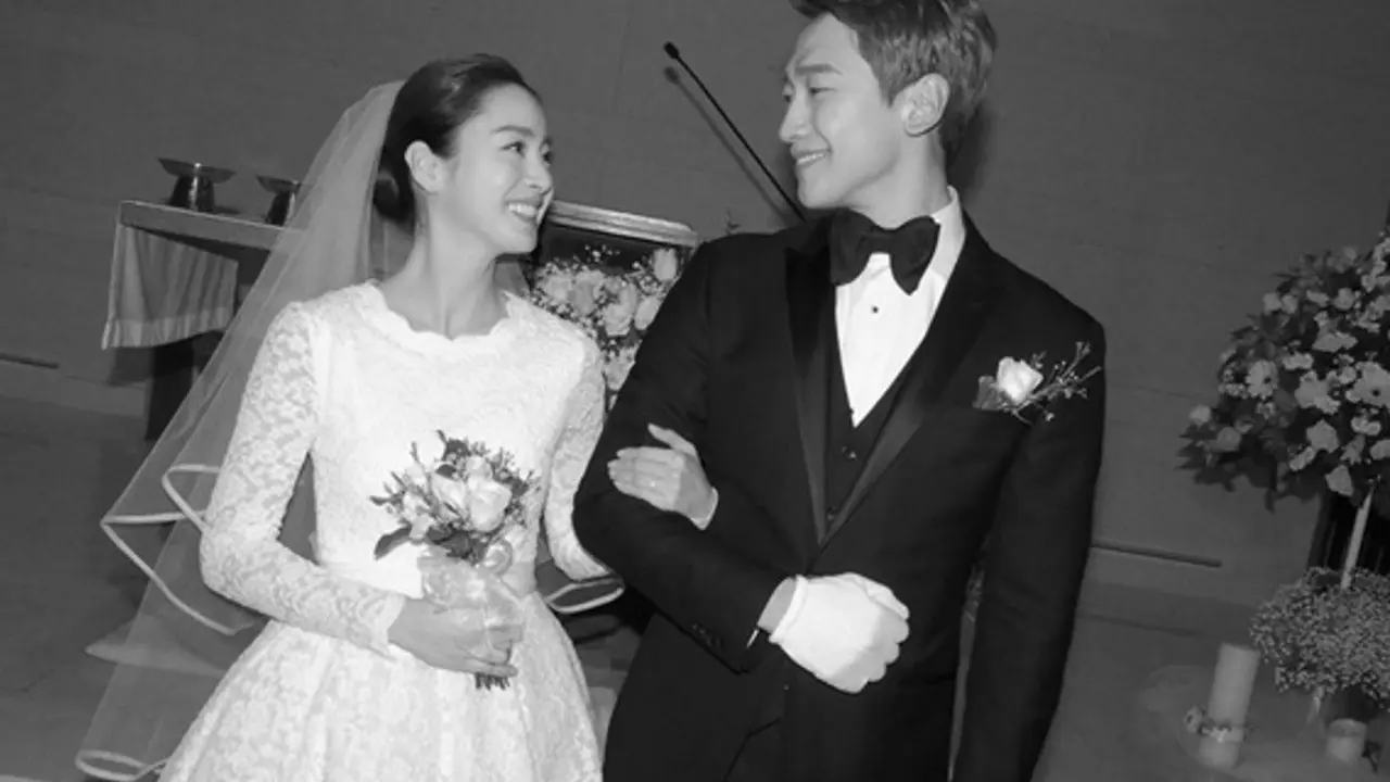 Rain dan Kim Tae Hee. (Foto: Rain Company via Soompi)