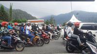 Obyek Wisata Tawangmangu Digeruduk Wisatawan (Dewi Divianta/Liputan6.com)
